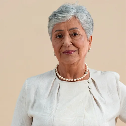 María L.